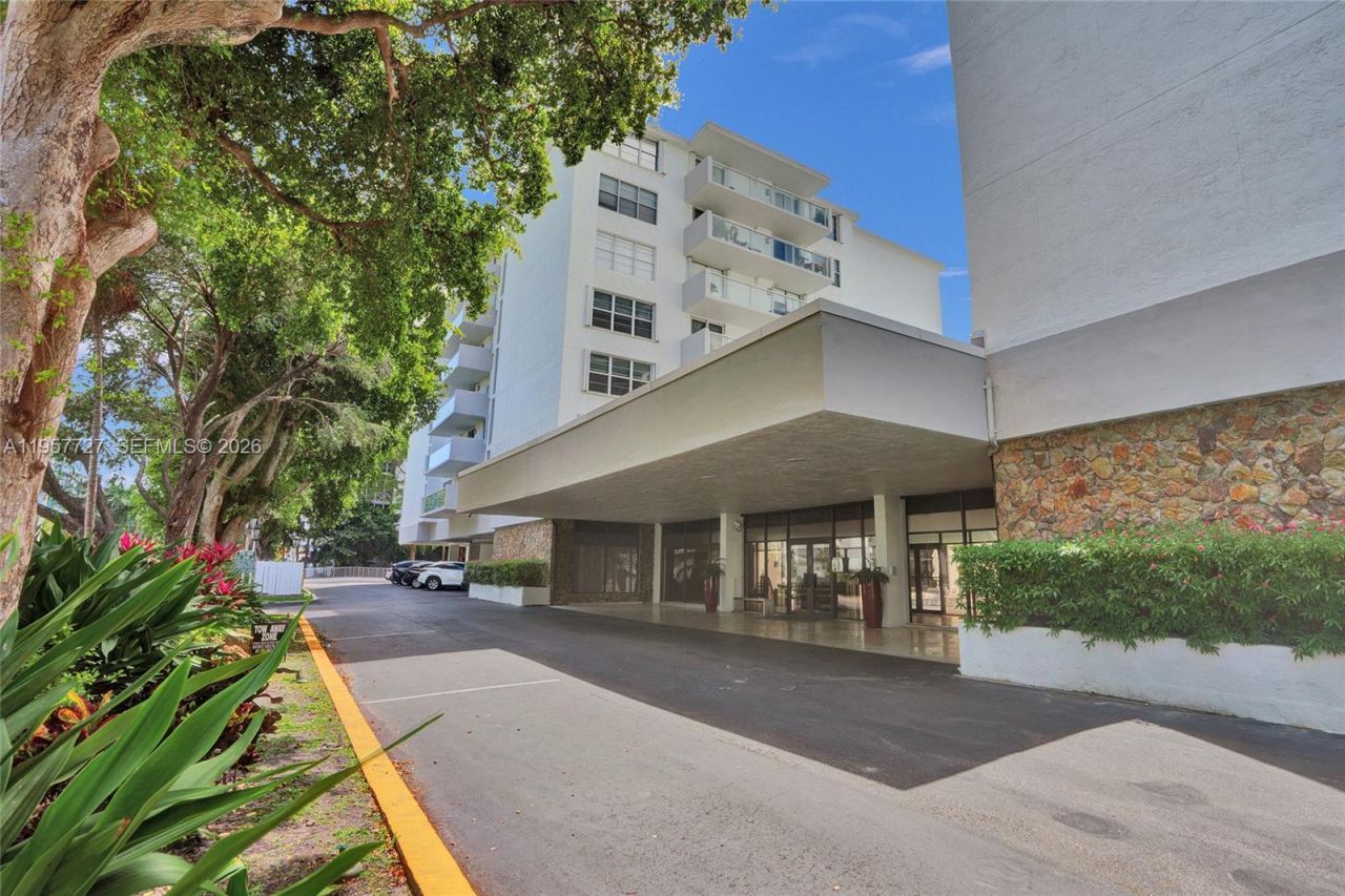 10000 W Bay Harbor Dr , Unit PH23, Bay Harbor Islands, FL 33154 Photo