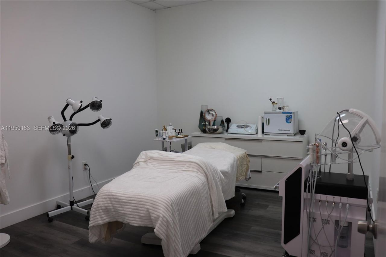 3724-3728 Davie Rd, Davie, FL 33314 Photo