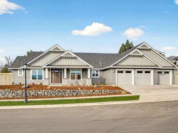 4043 Sunleaf Avenue, Medford, OR 97504