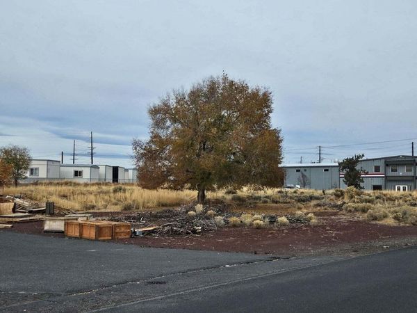 975 SW 1st Street, Redmond, OR 97756