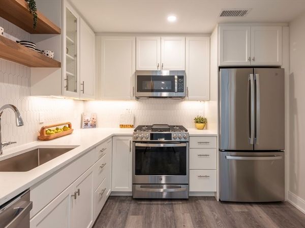 61 County St, Unit 111, Dover, MA 02030