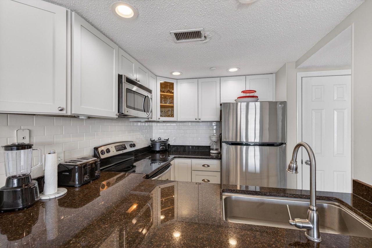 1990 N Waccamaw Dr. Photo 17