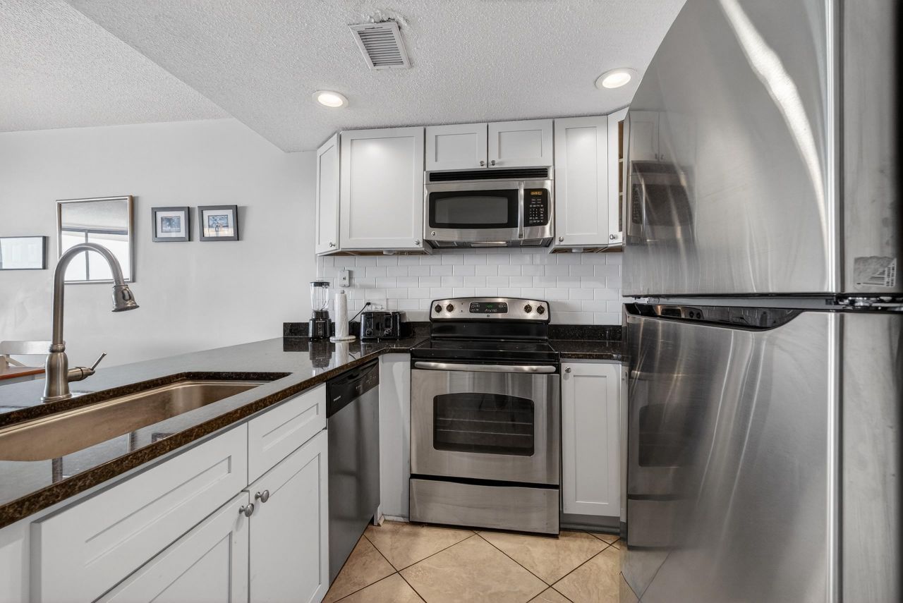 1990 N Waccamaw Dr. Photo 18