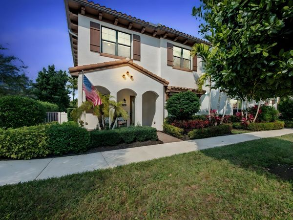 8125 Hobbes Way, Palm Beach Gardens, FL 33418
