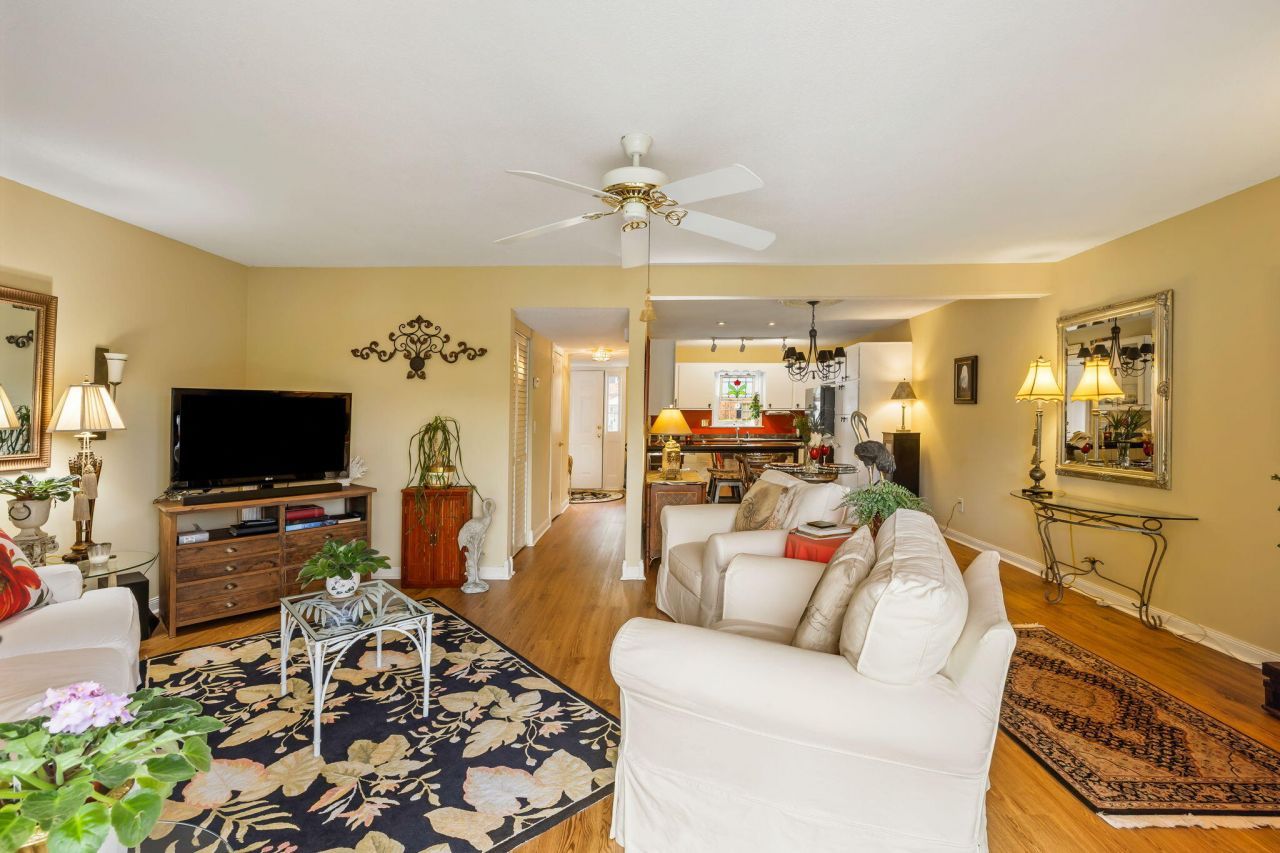 163 Heritage Circle Photo 10