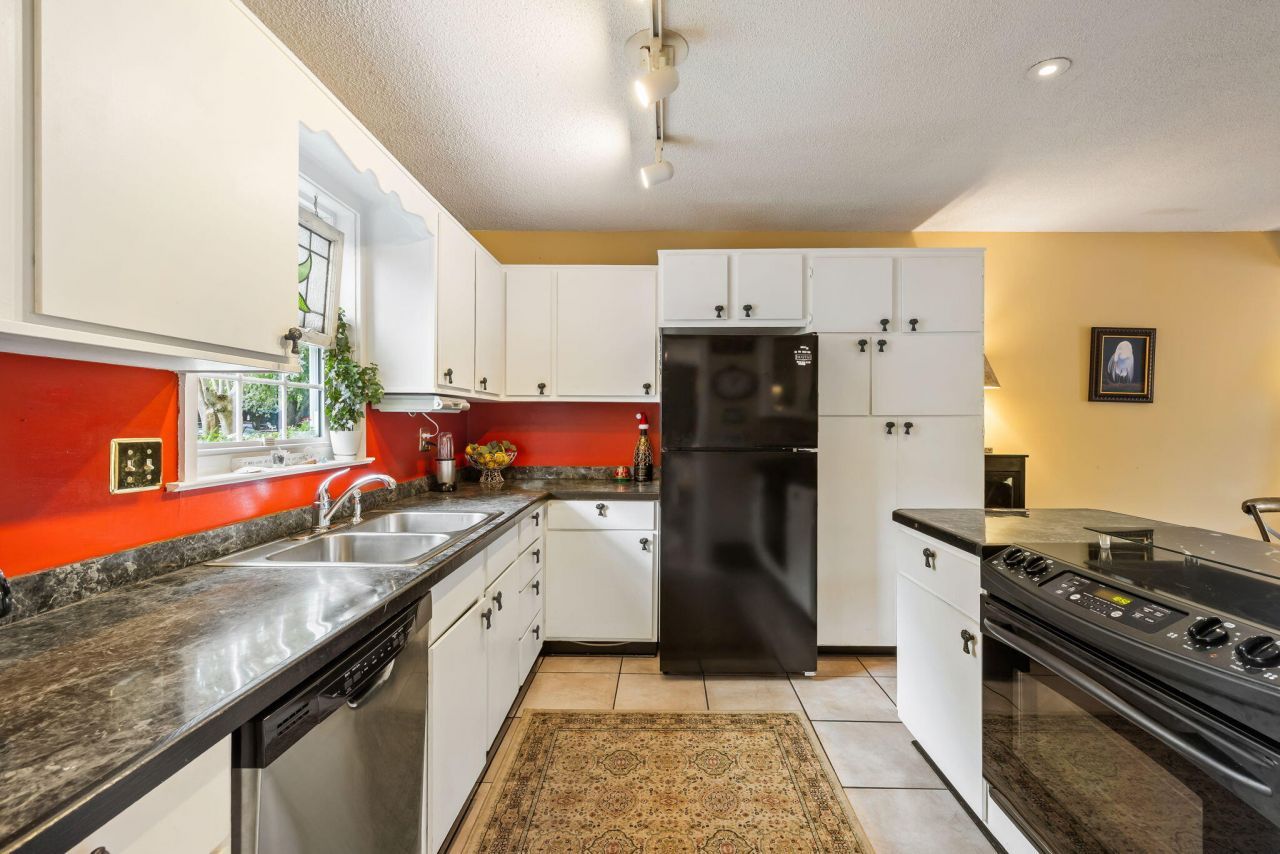 163 Heritage Circle Photo 16