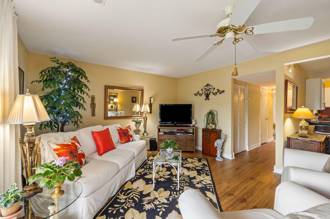 163 Heritage Circle Photo 7