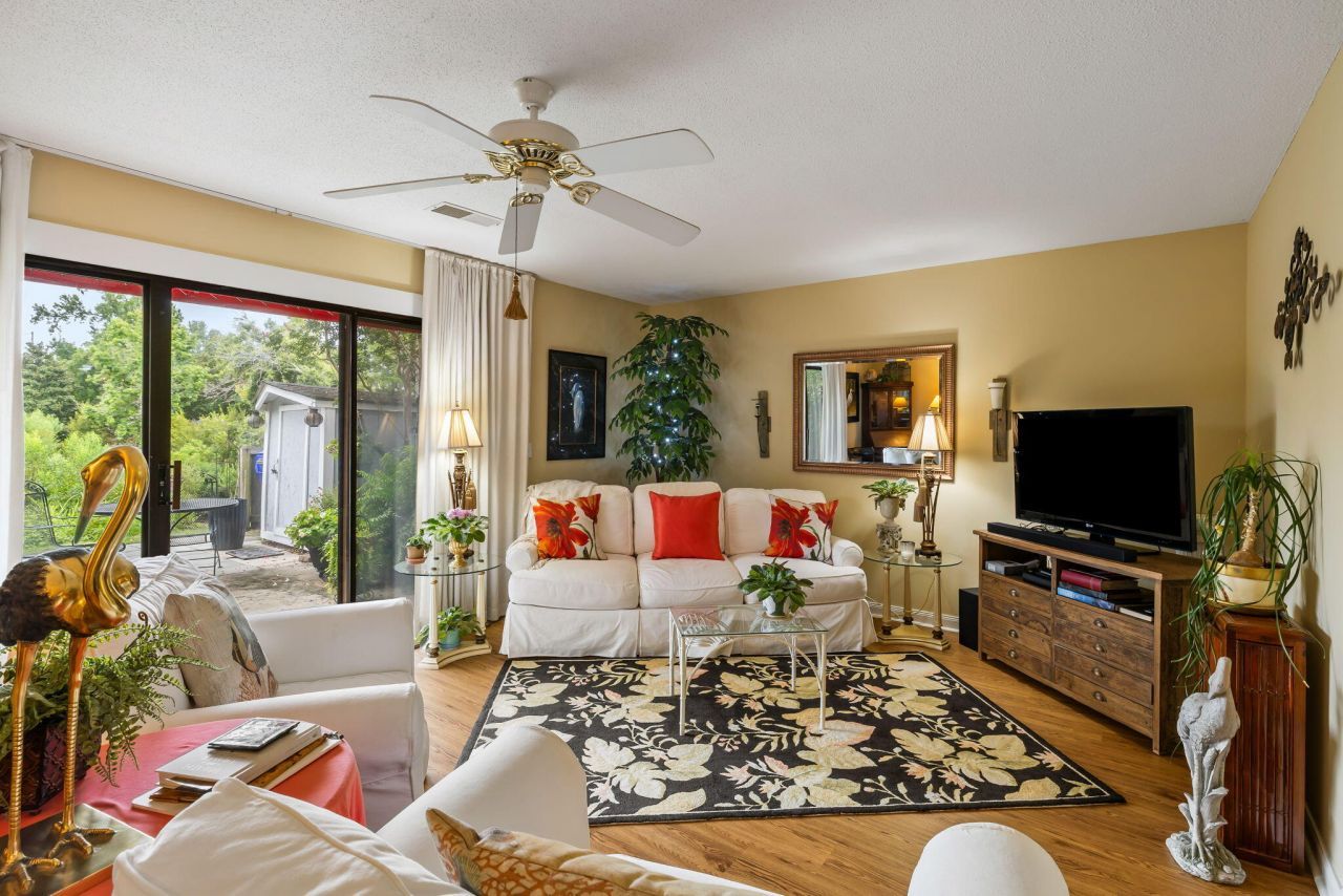 163 Heritage Circle Photo 8