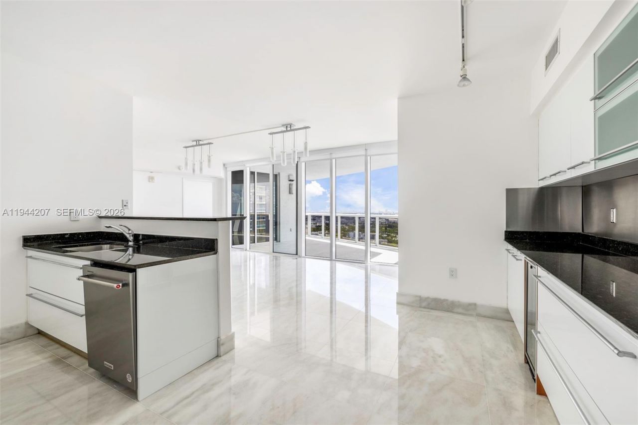 400 Alton Rd, Unit 3403, Miami Beach, FL 33139 Photo