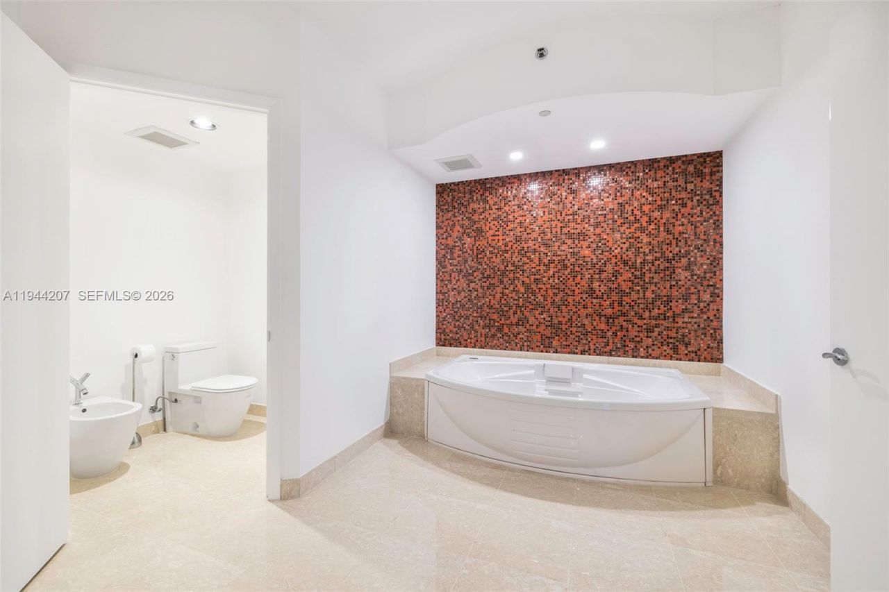 400 Alton Rd, Unit 3403, Miami Beach, FL 33139 Photo