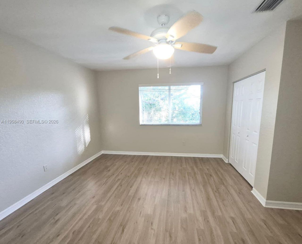 1909 Hibiscus Ln, Unit 1909, Riviera Beach, FL 33404 Photo