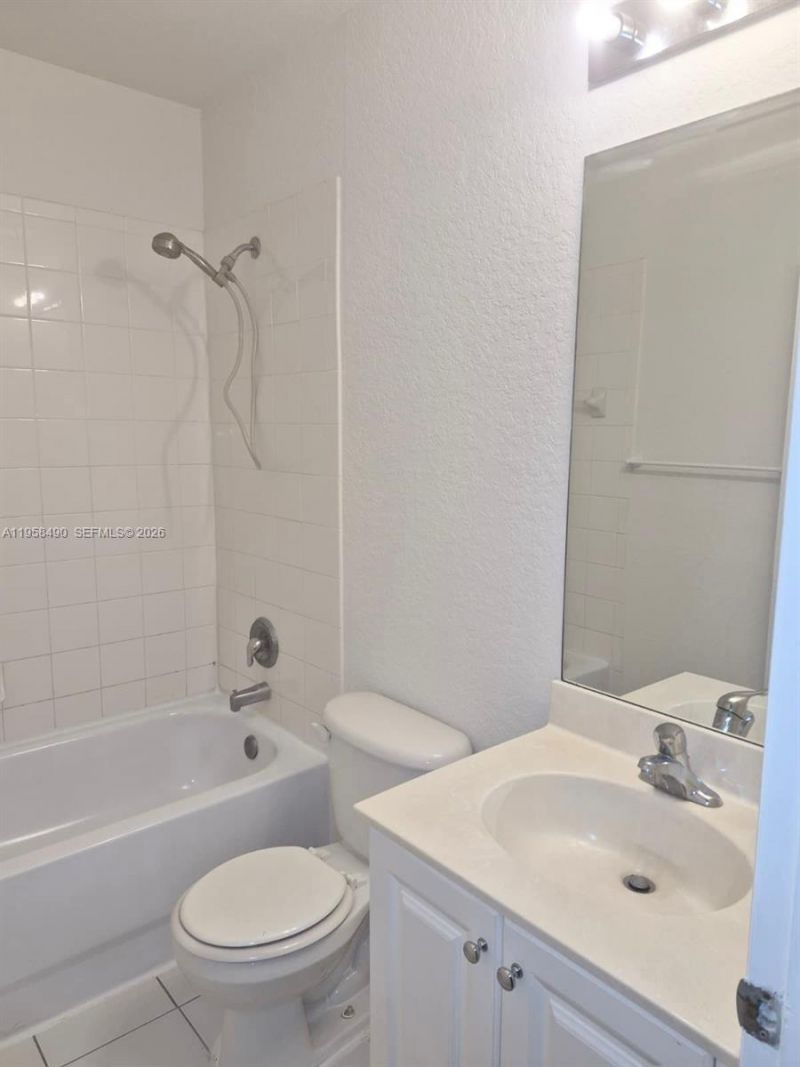 1909 Hibiscus Ln, Unit 1909, Riviera Beach, FL 33404 Photo