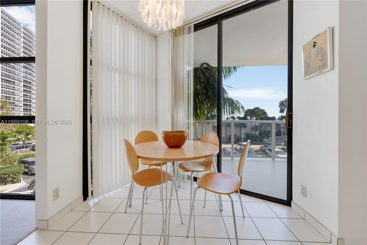 20281 E Country Club Dr , Unit M6, Aventura, FL 33180 Photo