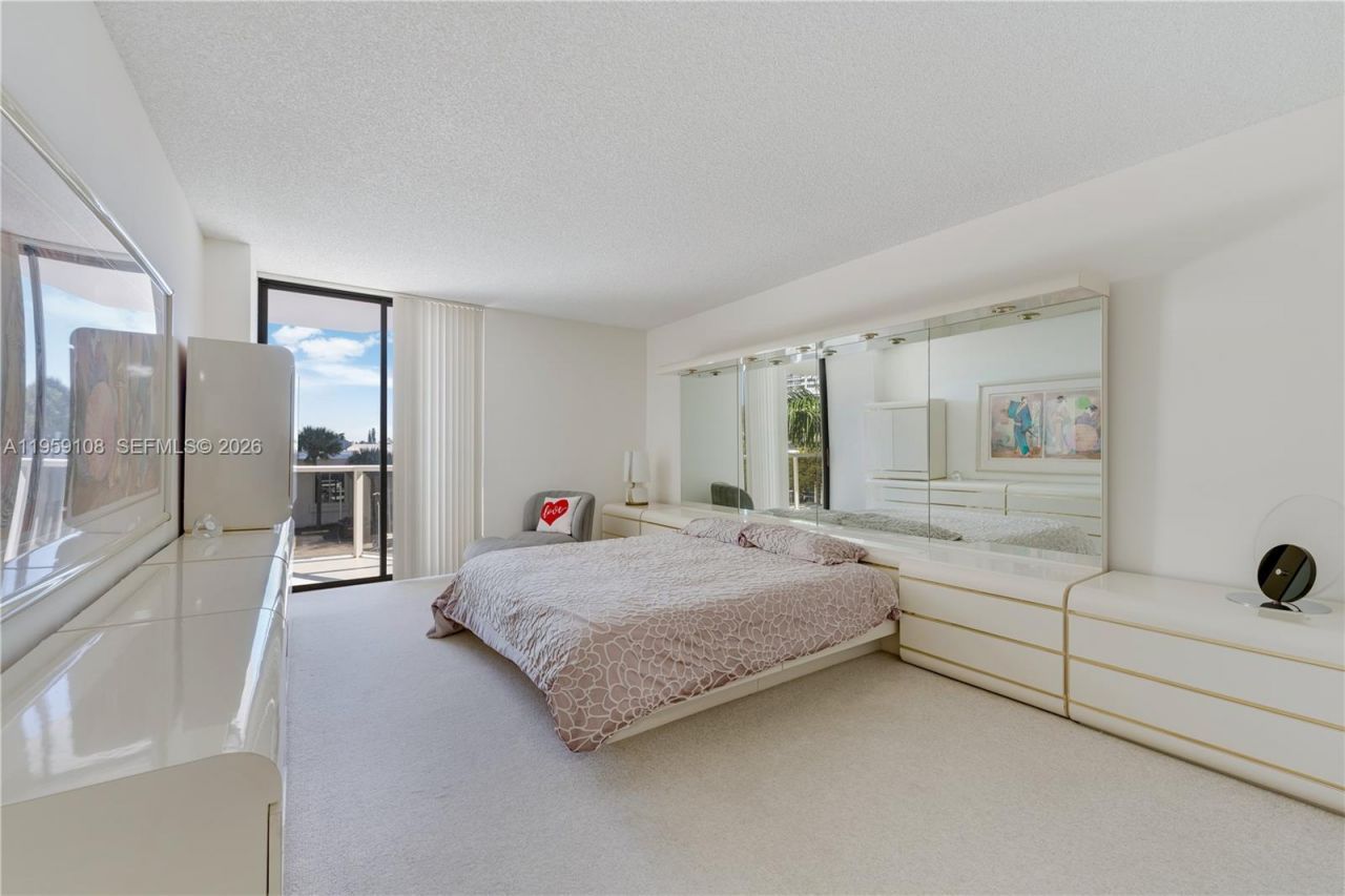 20281 E Country Club Dr , Unit M6, Aventura, FL 33180 Photo