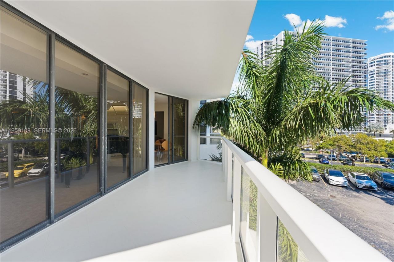 20281 E Country Club Dr , Unit M6, Aventura, FL 33180 Photo