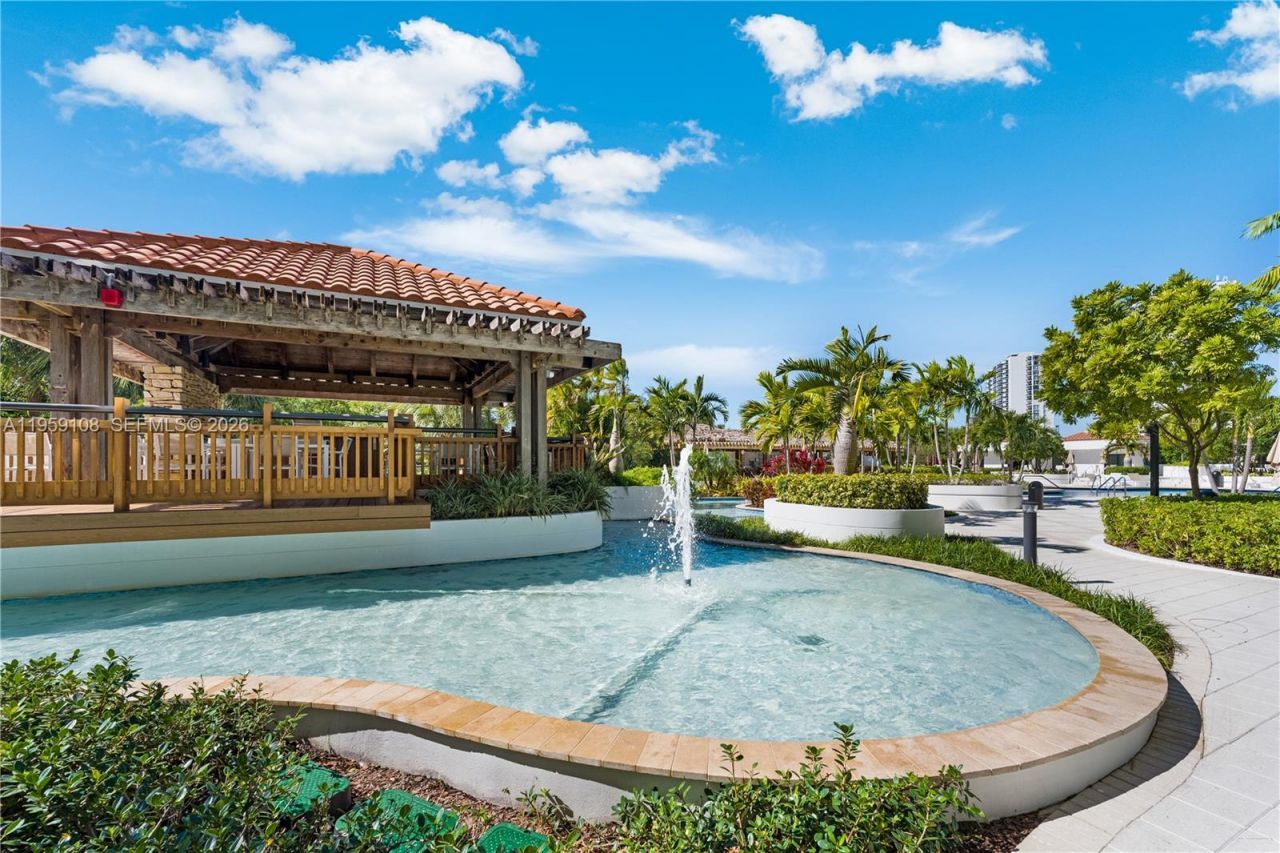 20281 E Country Club Dr , Unit M6, Aventura, FL 33180 Photo