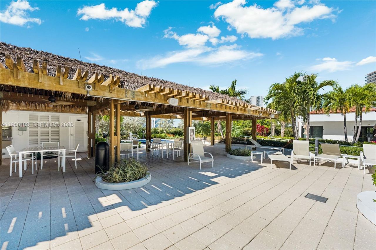 20281 E Country Club Dr , Unit M6, Aventura, FL 33180 Photo