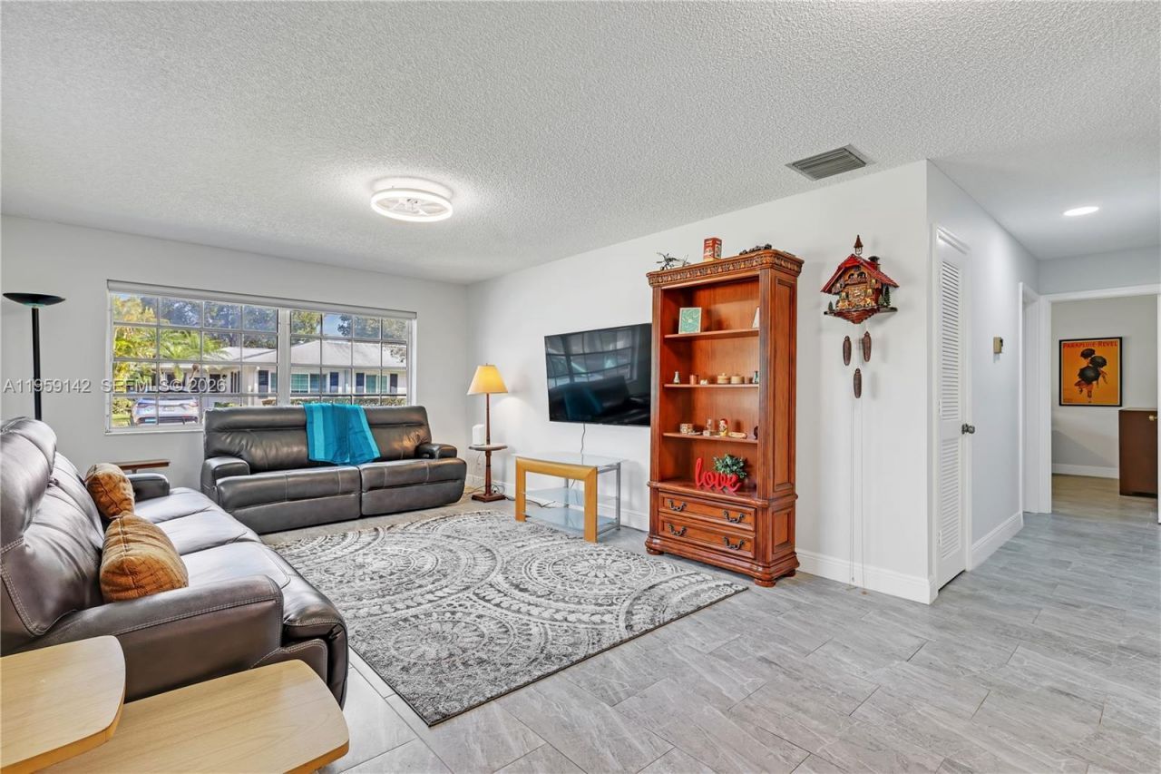 10115 44th Way S, Unit 409, Boynton Beach, FL 33436 Photo