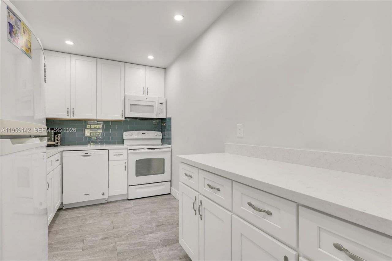 10115 44th Way S, Unit 409, Boynton Beach, FL 33436 Photo