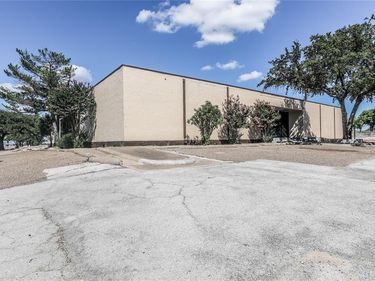 7471 Marvin D Love, Dallas, TX 75237