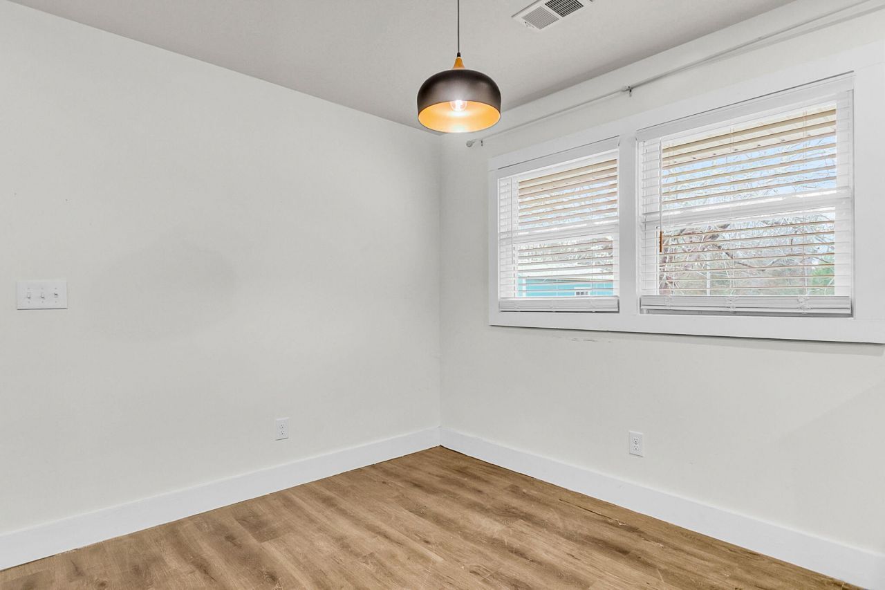 1025 Manigault Drive Photo 11