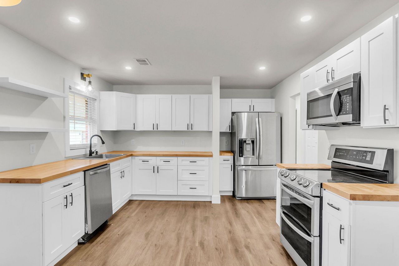 1025 Manigault Drive Photo 13