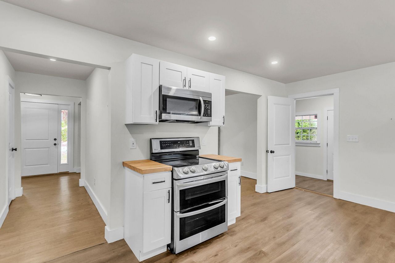 1025 Manigault Drive Photo 14