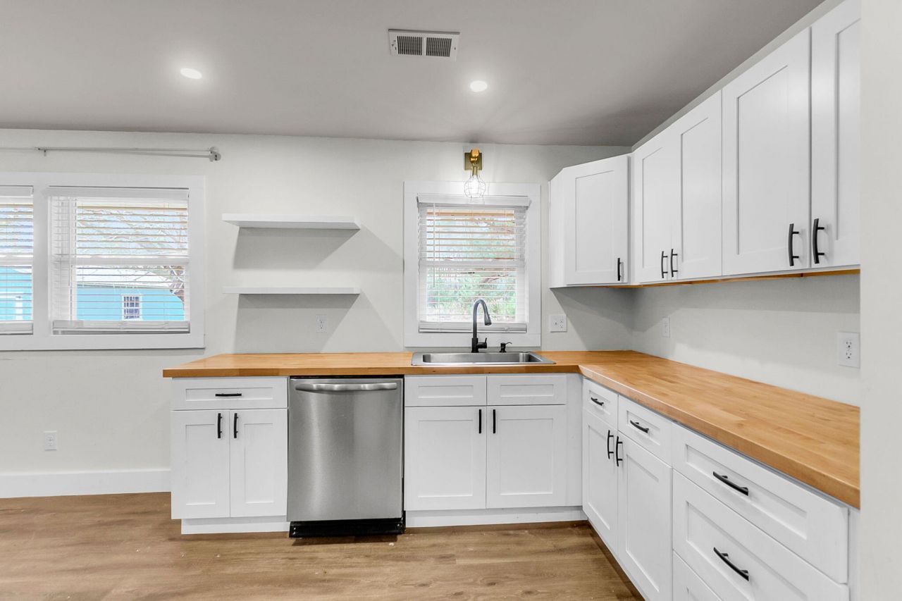 1025 Manigault Drive Photo 15