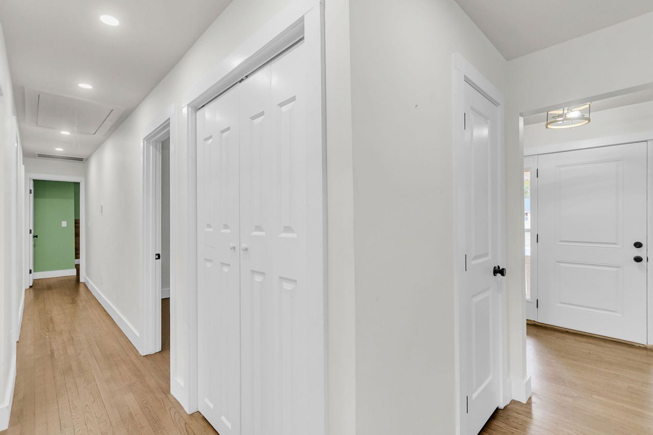 1025 Manigault Drive Photo 18