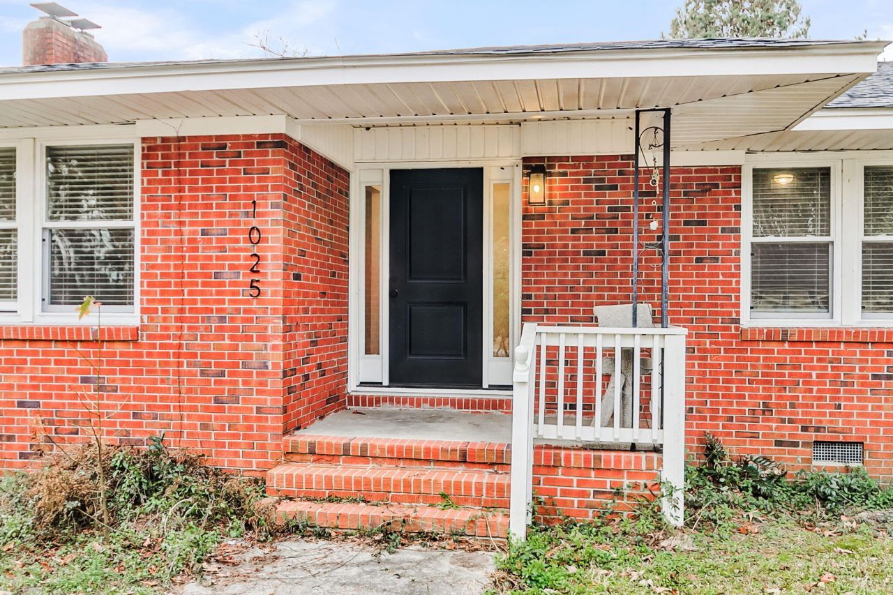 1025 Manigault Drive Photo 4