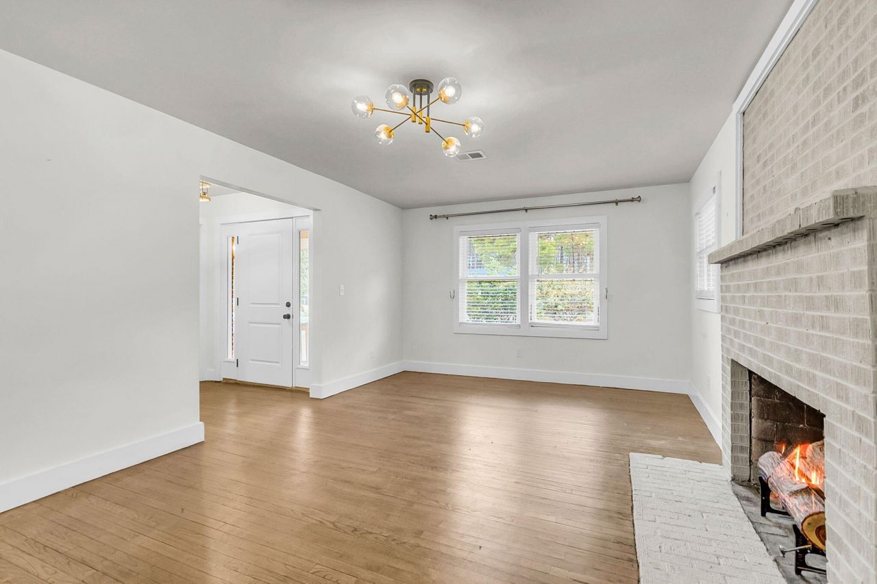 1025 Manigault Drive Photo 8