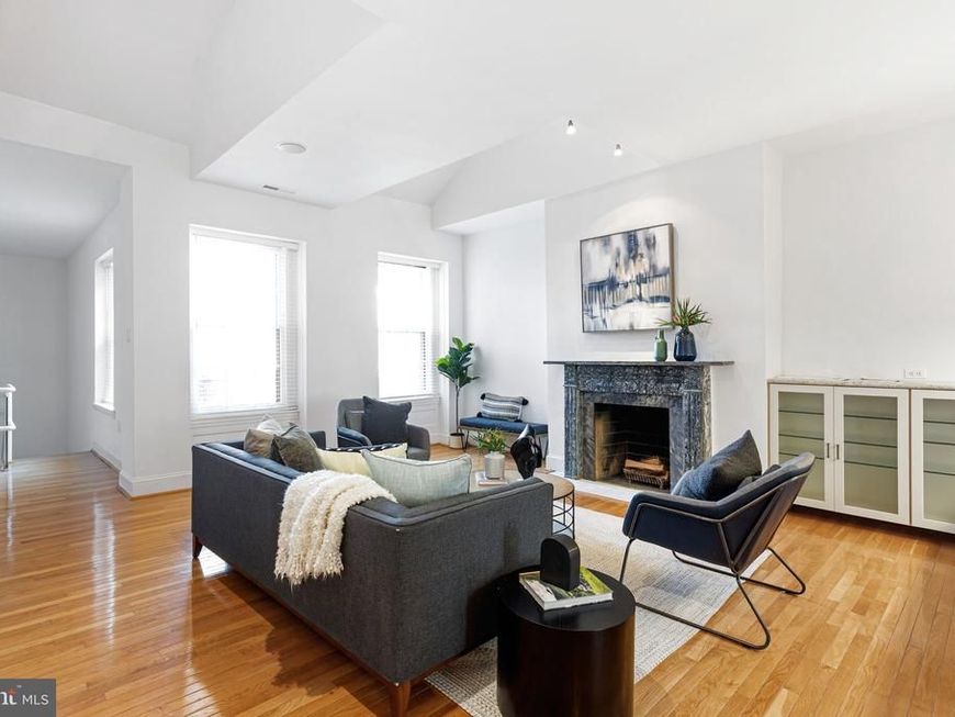 306 S 10th Street, Unit D, Philadelphia, PA 19107 Main Photo
