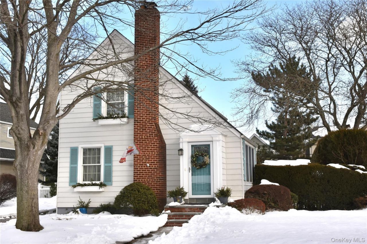 69 Jefferson Street, Garden City, NY 11530 Main Photo