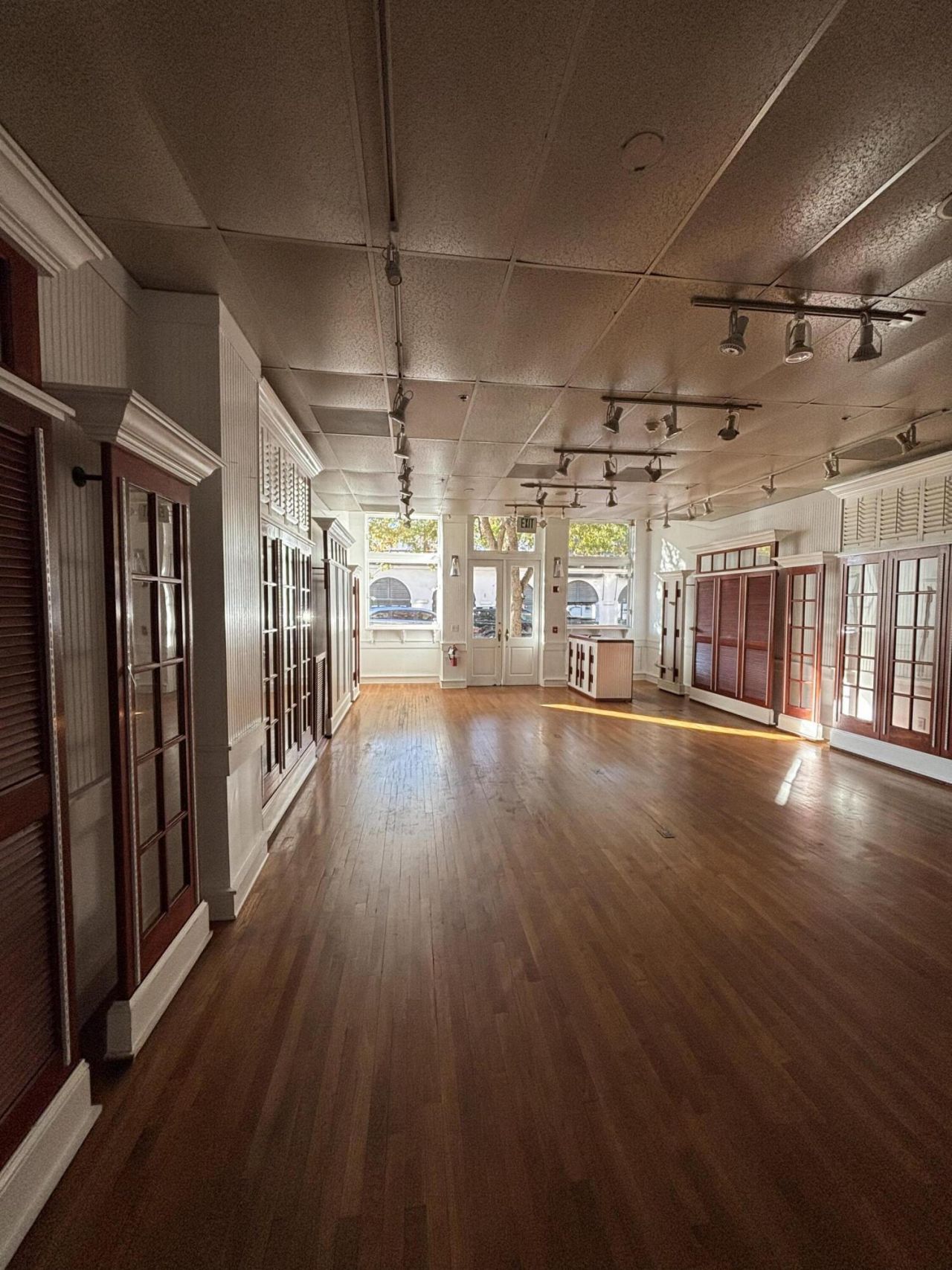 112 N Market Street Photo 4