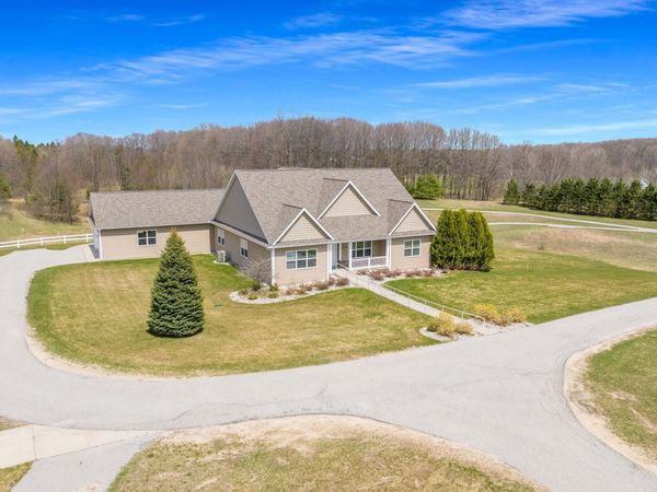 3255 Mahoney Drive, Traverse City, MI 49686