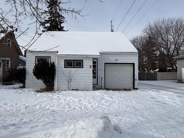 1211 WELLS STREET, Marinette, WI 54143