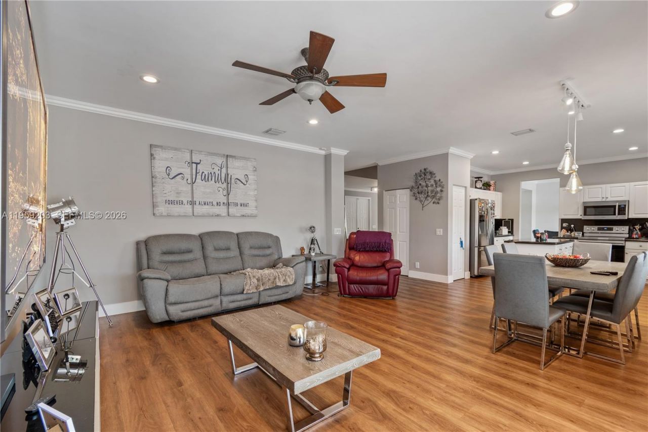 1095 Chenille Cir, Weston, FL 33327 Photo