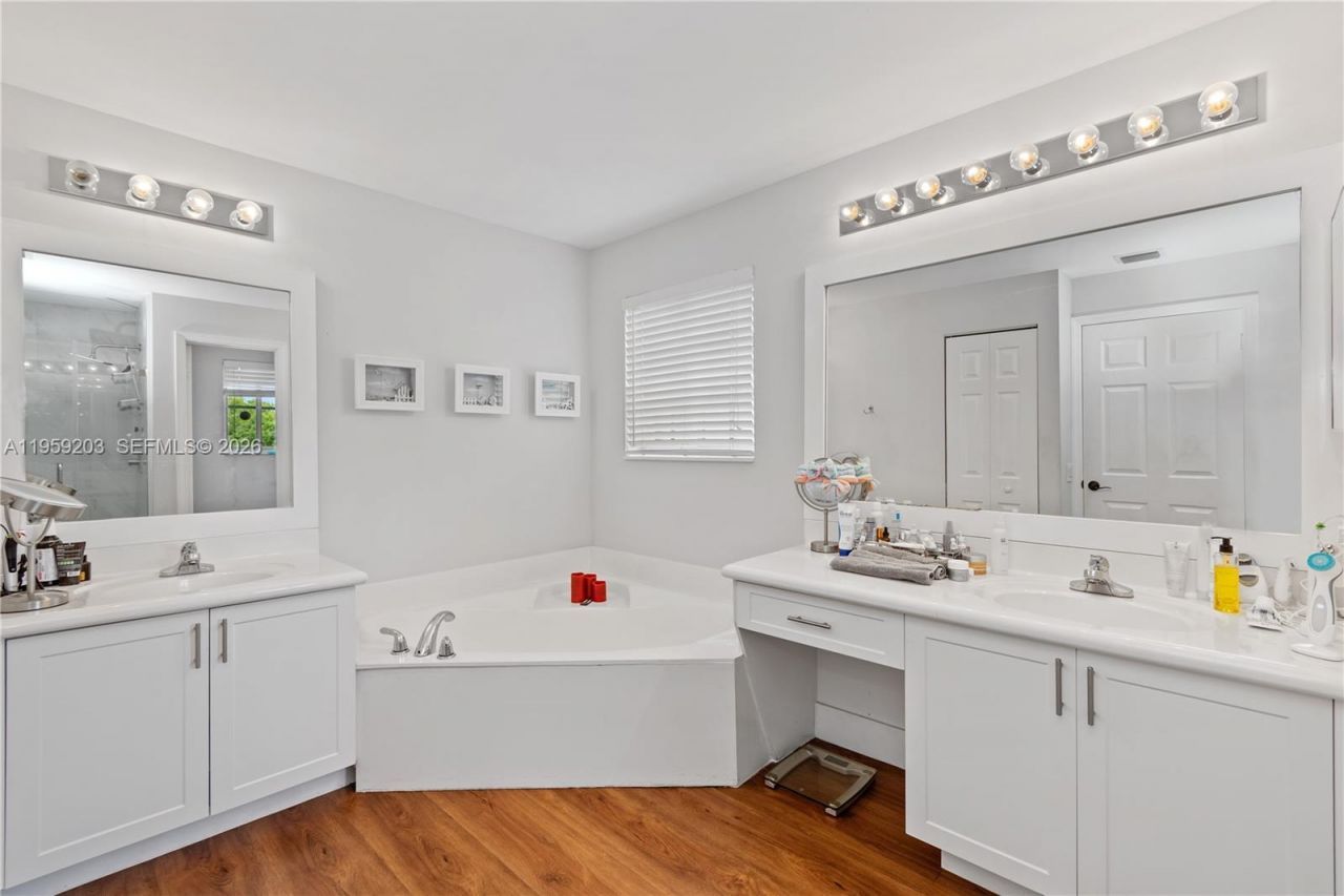 1095 Chenille Cir, Weston, FL 33327 Photo