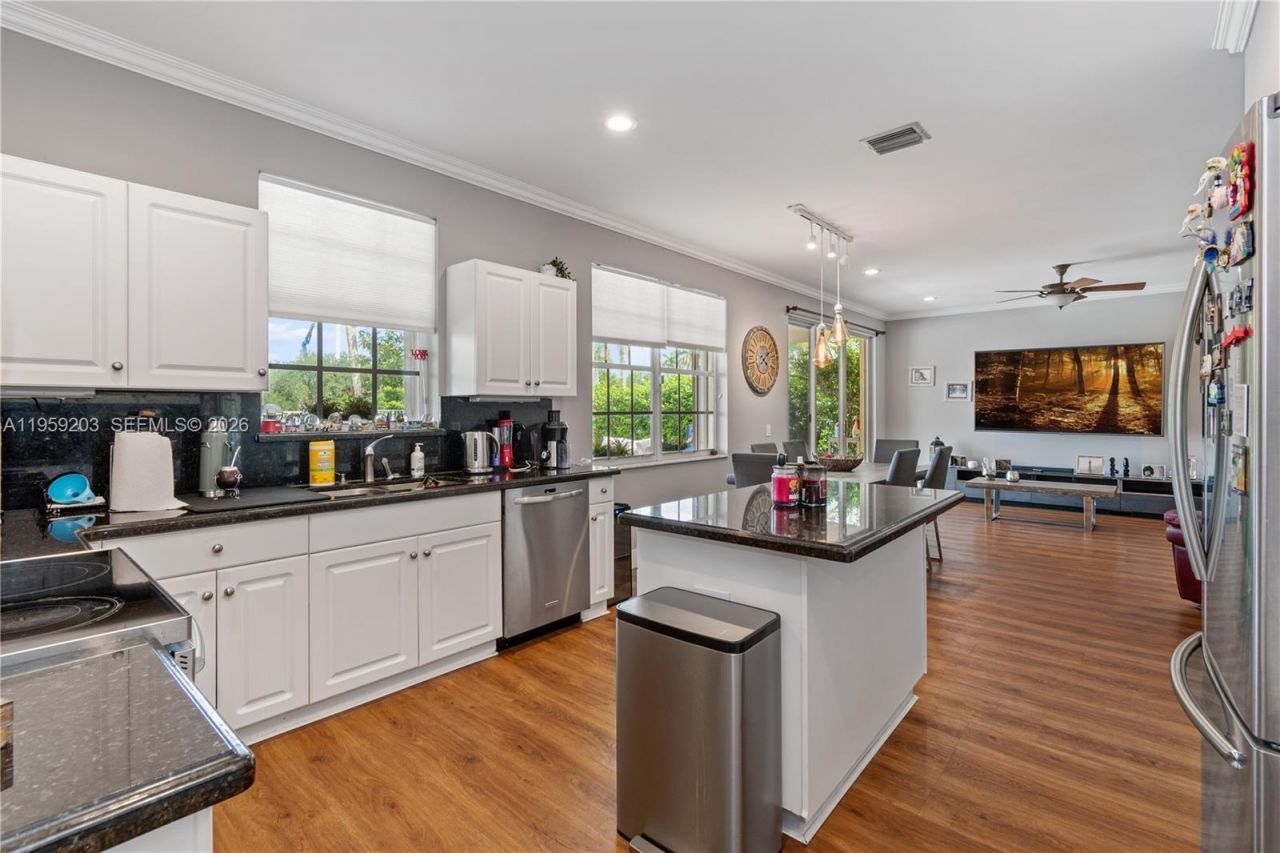 1095 Chenille Cir, Weston, FL 33327 Photo