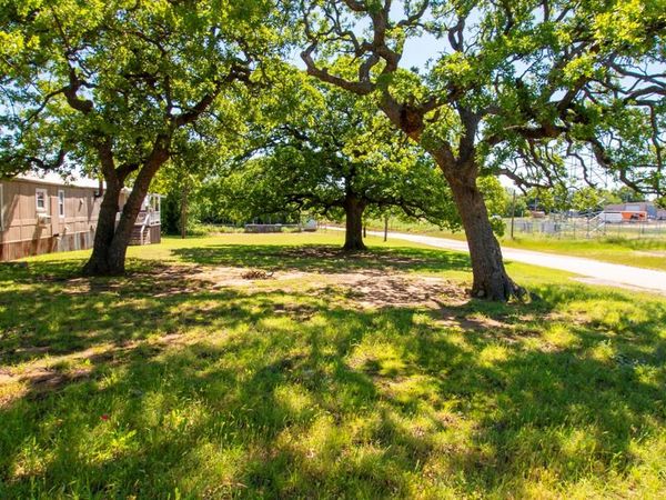 610 W Oak Street , Nocona, TX 76255