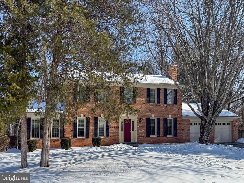 11922 Holly Spring Drive, Great Falls, VA 22066 Main Photo