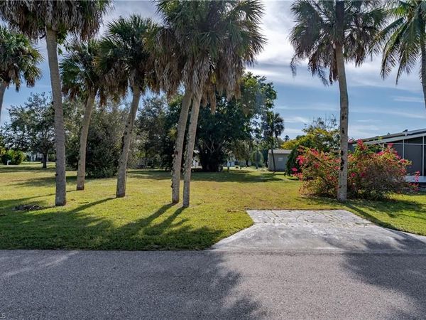 165 Riverwood RD, NAPLES, FL 34114