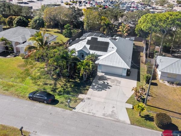 2526 SE Lily Street , Port St Lucie, FL 34952