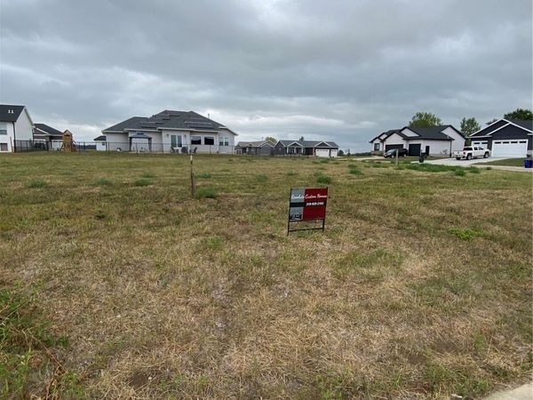 370 Linden St , Alburnett, IA 52202