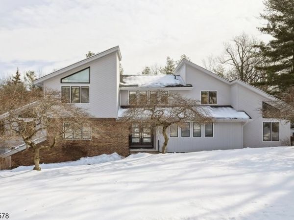 15 Lawrence Way, Cedar Grove, NJ 07009