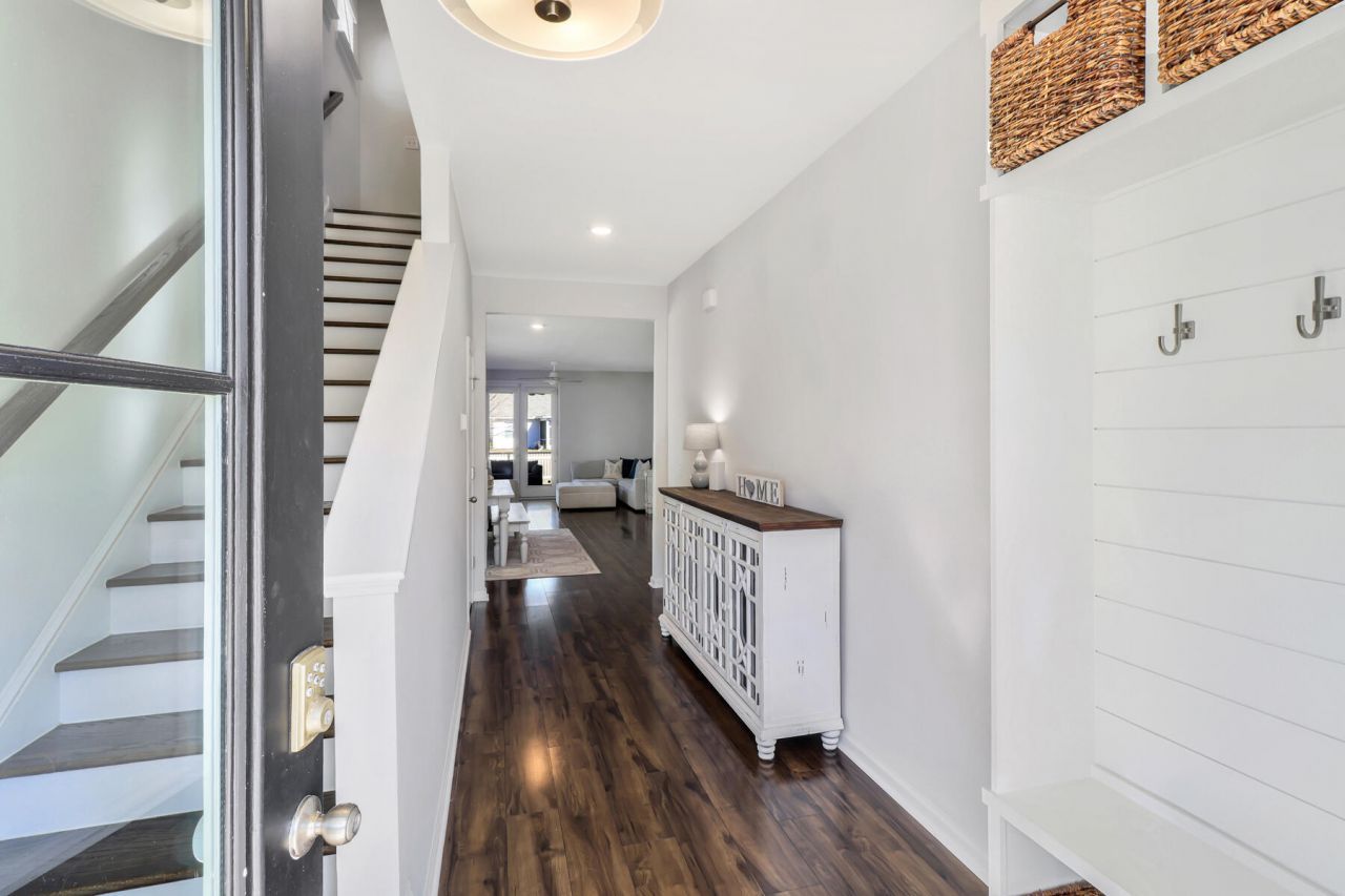 1048 Sago Palm Court Photo 9