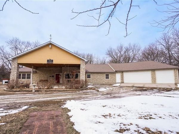 25303 NW 169 Highway, Garnett, KS 66032
