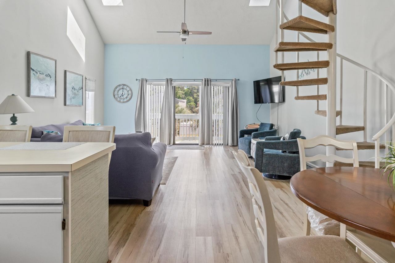 1890 Colony Dr. Photo 10