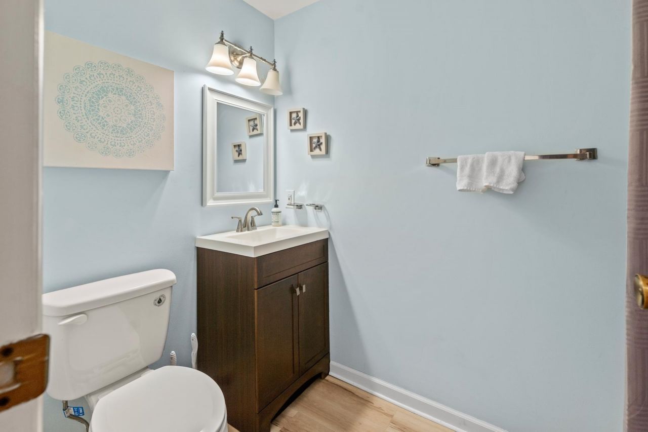 1890 Colony Dr. Photo 8