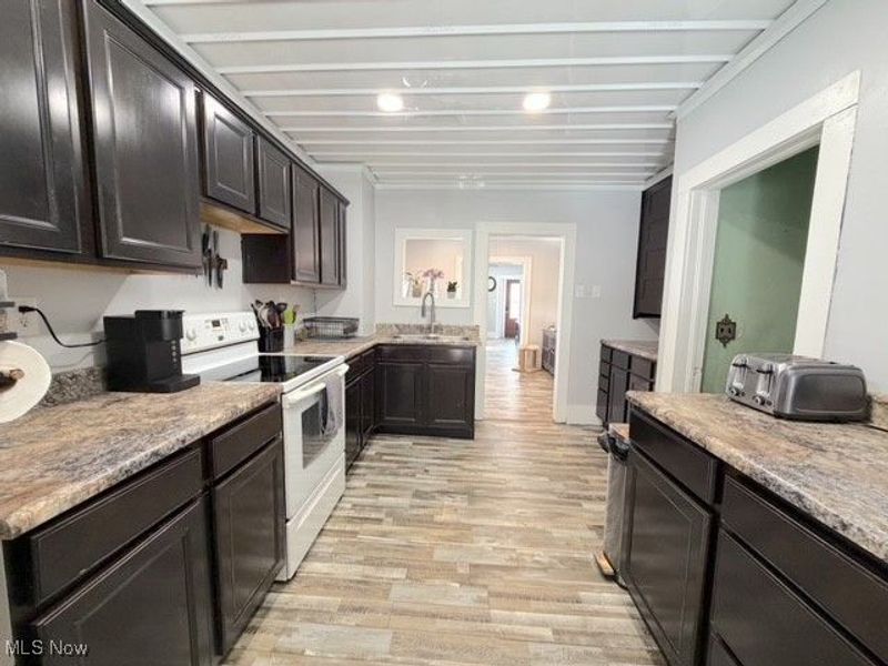 335 Packer Street, Uhrichsville, OH 44683 Photo 10